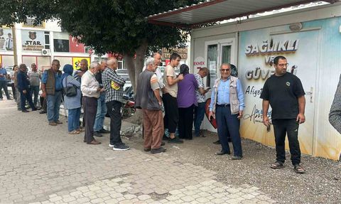 Dörtyol'da Halk Ekmek 7 TL'ye: Uzun Kuyruklar Oluştu