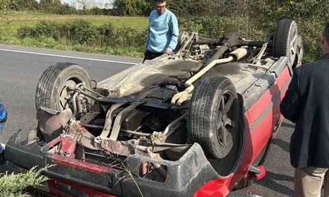 Düz yolda kontrolü kaybeden otomobil takla attı: 1 yaralı