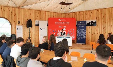 Düzce Üniversitesi'nde 'Bağımlılık mı Özgürlük mü?' — Tütün ve Dijital Bağımlılığın Zararları Konuşuldu