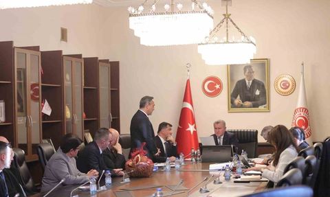 Düzce’ye spor yatırımı: Gümüşova’ya yarı olimpik havuz, Boğaziçi’ne kapalı halı saha