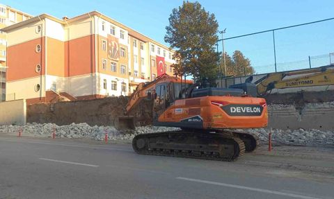 Edirne’de Gazi Osman Paşa Ortaokulu’nun İstinat Duvarı Yenileniyor