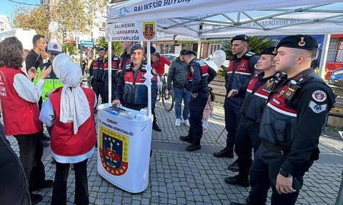 Edremit’te 'Benim Güvenli Evim' Projesi Cumhuriyet Meydanı’nda