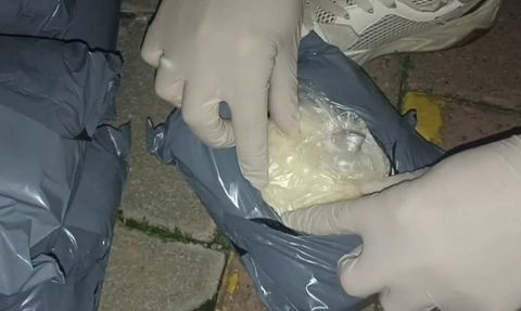 Emekli polis, İstanbul’dan Sakarya’ya getirdiği 5 kilo metamfetaminle yakalandı — Tutuklandı