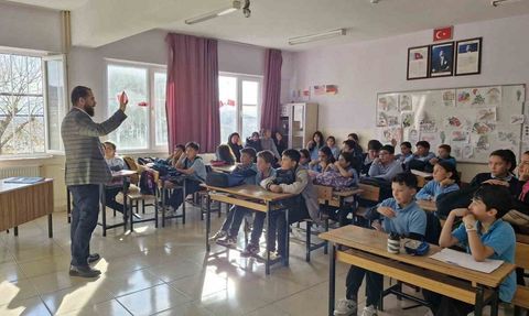 Emet'te Vaiz İsmail Hakkı Gül'den Ortaokul Öğrencilerine Değerler Eğitimi