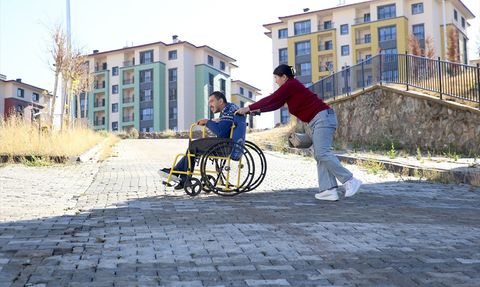 Engelli Kardeşlerin Dayanışması