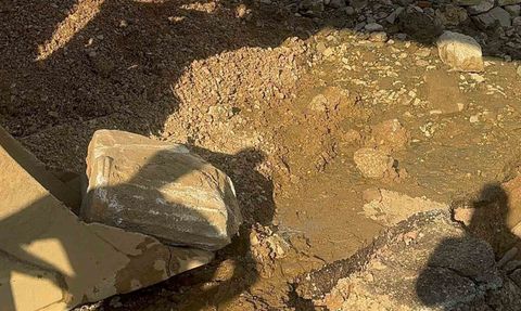 Erdek’te altyapı çalışmasında Bizans sütunu parçaları ortaya çıktı