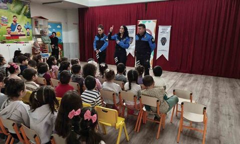 Erzincan'da polislerden öğrencilere güvenlik ve trafik eğitimi