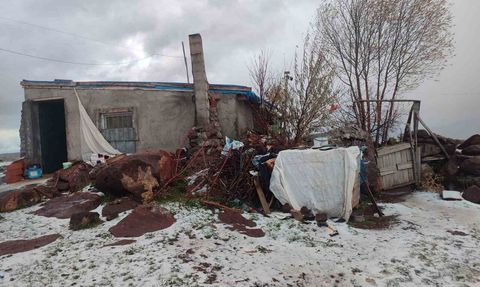 Eseli Yaylası (1300 rakım) mevsimin ilk karıyla beyaza büründü