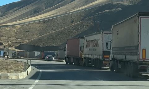 Esendere Gümrük Kapısı'nda tır kuyruğu yaklaşık 2 kilometreye ulaştı