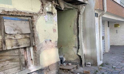 Eskişehir'de 5 yıldır metruk kalan ev mahallede tedirginlik yaratıyor