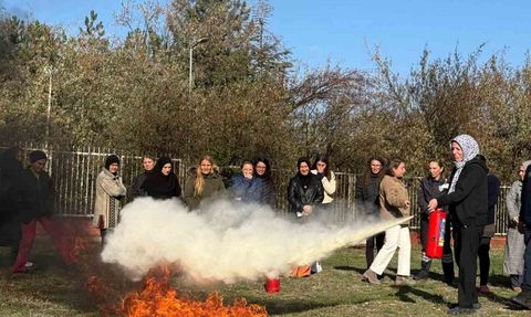 Eskişehir'de öğrenci yurdu personeline uygulamalı yangın eğitimi