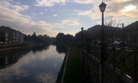 Eskişehir'de Porsuk Çayı'nda Güneşin Kartpostallık Yansımaları