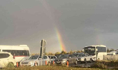 Eskişehir’de yağmur sonrası gökkuşağı görsel şölen sundu
