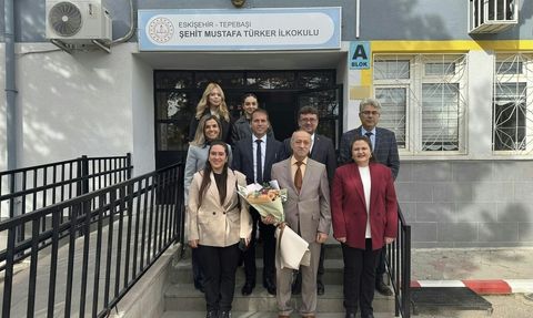 Eskişehir'in 40 yıllık kıdemli öğretmeni Hasan Gündüz ziyaret edildi, TEI Akademi iç eğitmen etkinliği düzenledi