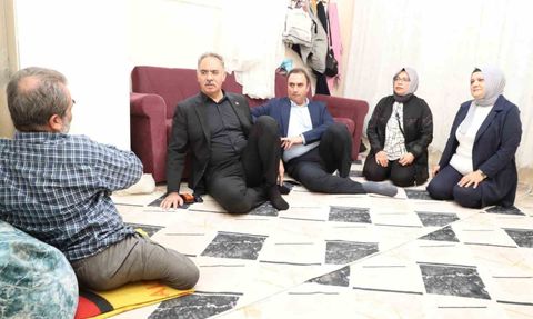 Eyyübiye Belediye Başkanı Mehmet Kuş, mahallede zimem defterini satın aldı