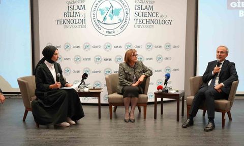 Fatma Şahin GİBTÜ Gençlik Buluşmaları'nda öğrencilerle buluştu