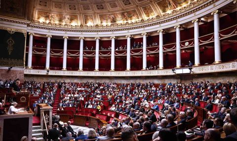 Fransa’da emeklilik reformu Ulusal Meclis’te askıya alındı