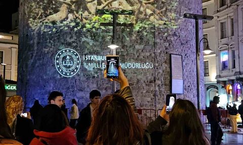 Galata Kulesi'nde 24 Kasım Öğretmenler Günü'ne Özel Görsel Gösteri
