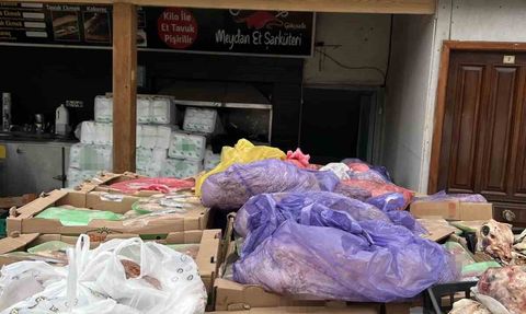 Gökçeada'da hijyen koşullarına uymayan şarküteri mühürlendi, ele geçirilen ürünler imha edildi