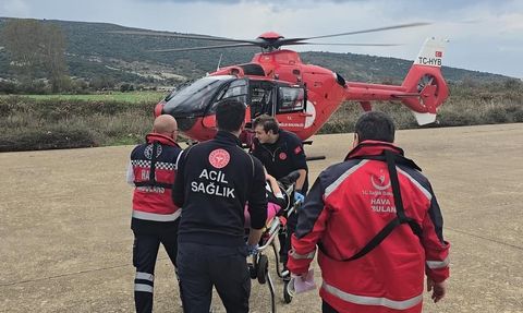 Gökçeada’da iki hasta helikopter ambulansla Çanakkale'ye sevk edildi