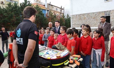 Gökçeada'da 'Sağlıklı Çocuk, Sağlıklı Gelecek' kapsamında sağlık ve afet eğitimi