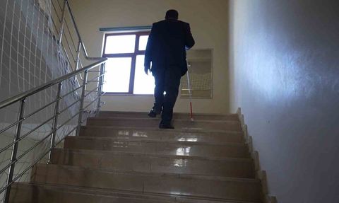 Görme Engelli Rehber Öğretmen İsmail Üstün, Özel Eğitimde Rol Model Oluyor