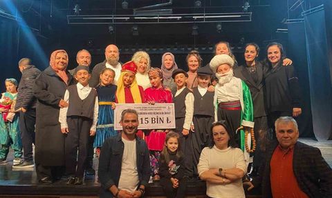 Gülkent İlkokulu "Aronyalar" Tiyatro Ekibi Türkiye üçüncüsü oldu