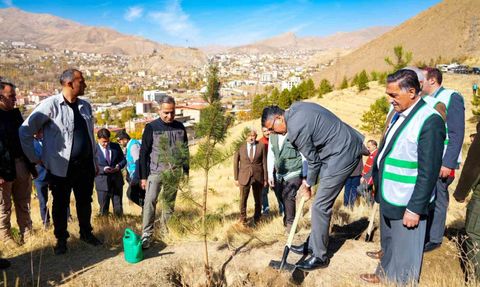 Hakkari'de 11 Kasım'da Şehit Anısına Fidan Dikimi