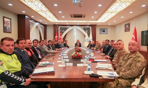 Hakkari'de karla mücadele değerlendirme toplantısı