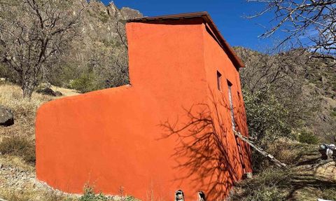Hakkari'de köylerin içme suyu depoları yenileniyor