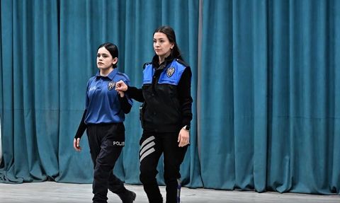 Hakkari Emniyetinden Kadına Yönelik Şiddete Karşı Tiyatro ve Sergi