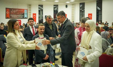 Hakkari Valisi Ali Çelik: 'Cehalet ancak eğitim neferleriyle yenilebilir'