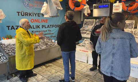 Hamsi Fiyatlarında Düşüş, Vatandaşların Yüzünü Güldürdü
