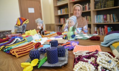 Hatice Urgancı'nın El Emeği: Huzurevi İçin Örgü Ürünleri