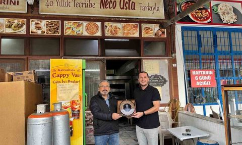 Hayırsever Esnaftan Datça Devlet Hastanesi'ne kanepe bağışı