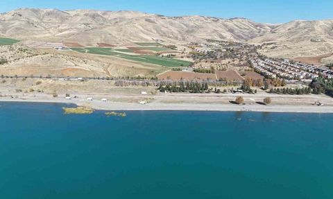 Hazar Gölü Temizlik Çalışmaları Devam Ediyor