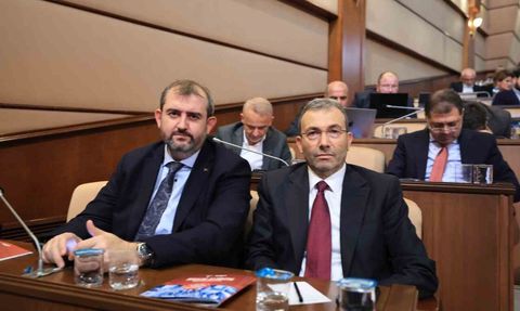 İBB Meclisi'nde mikrofon gerilimi: Cin'in İmamoğlu eleştirisi oturumu durdurdu