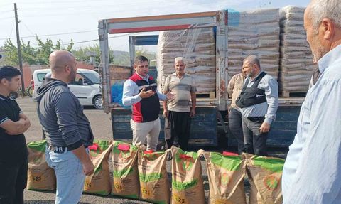 İmamoğlu'nda yangından etkilenen üreticilere buğday tohumu desteği