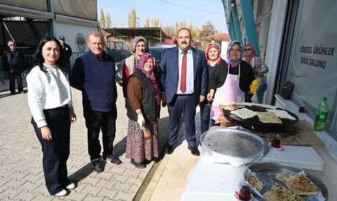 İnönü’de Kadın Üreticilerden Gözleme İkramı