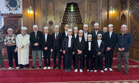 İpekyolu'da 8 öğrenci hafızlık belgelerini aldı