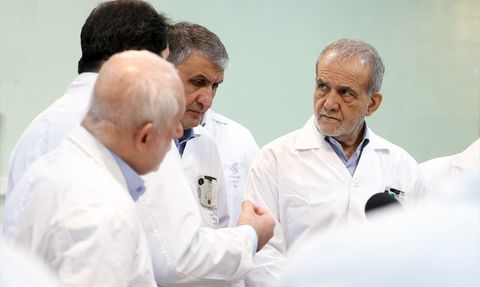 İran Cumhurbaşkanı Pezeşkiyan Nükleer Tesislerin Yeniden İnşasını Duyurdu