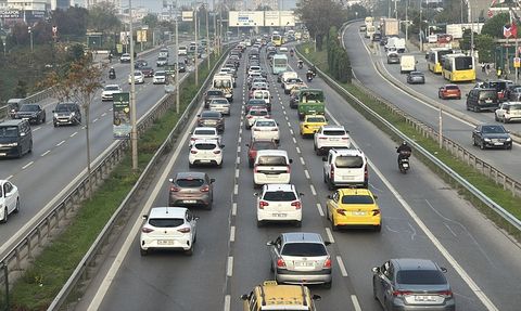 İstanbul'da İlk İş Gününde Trafik Yoğunluğu