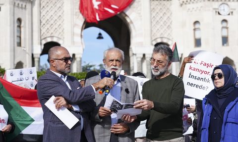 İstanbul'da Sudan İçin Dayanışma Gösterisi