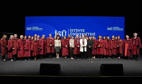 İstinye Üniversitesi Bilim Nişanı Prof. Dr. Daniel Cahill’e Takdim Edildi