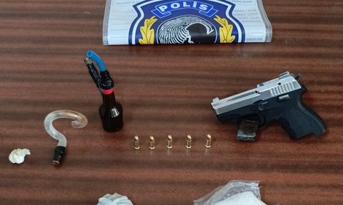 İzmir'de Uyuşturucu Operasyonu: 2 Gözaltı