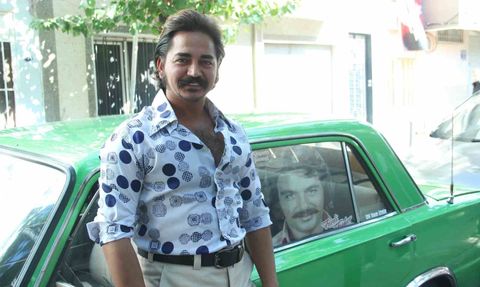 İzmir Kahramanlar'da Ferdi Tayfur tutkusu: Eren Karadiken’in nostaljik çay ocağı