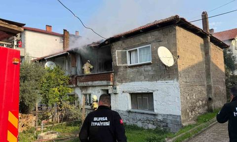 İznik’te iki katlı evde yangın paniği: Anne ve üç çocuğu kurtarıldı