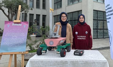 Kadıköy Anadolu İmam Hatip Lisesi'nde Kız Öğrencilerden Teknoloji Projeleri