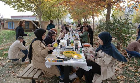 Kadınlar Atölyede Atıkları İşlevsel Ürünlere Dönüştürüyor