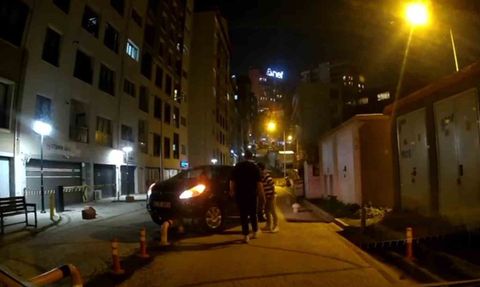 Kağıthane'de Ters Yöne Giren Sürücü Bariyere Çıktı